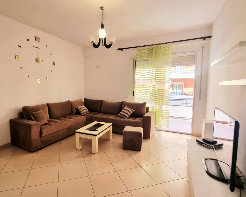 Tirane, jepet me qera apartament 2+1 Kati 4, 100 m² 500 € 
