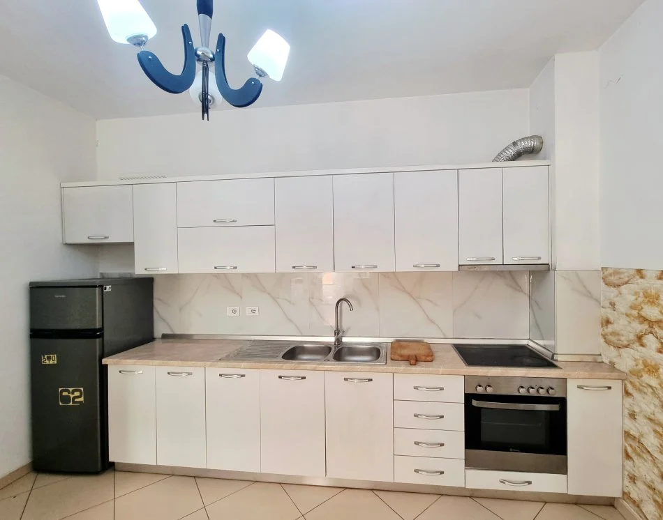 Tirane, jepet me qera apartament 2+1 Kati 4, 100 m² 500 € 