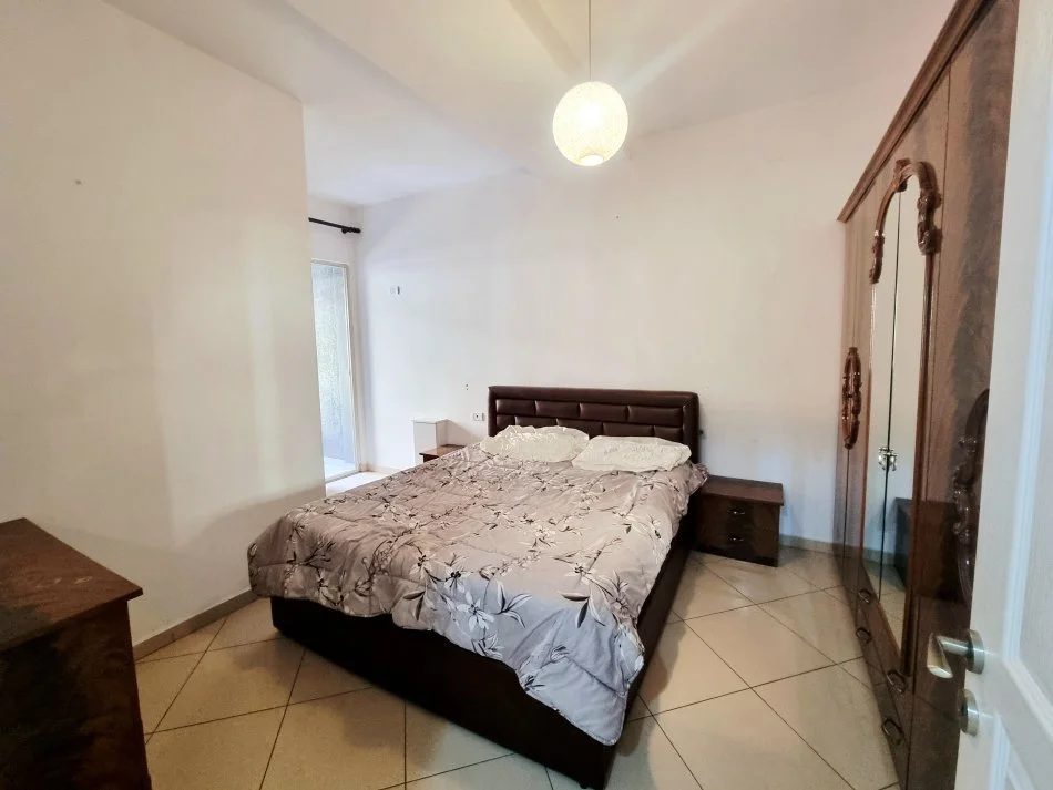 Tirane, jepet me qera apartament 2+1 Kati 4, 100 m² 500 € 