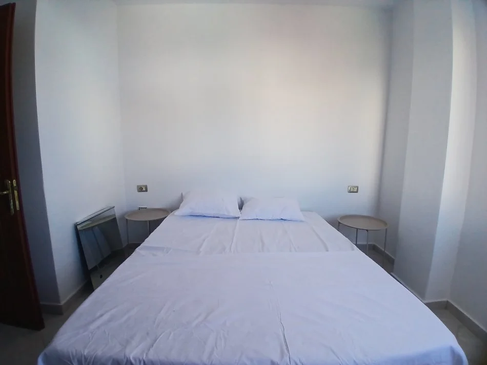 Tirane, jepet me qera apartament 2+1+Ballkon Kati 4, 90 m² 500 € (Perball Harry Fulls)