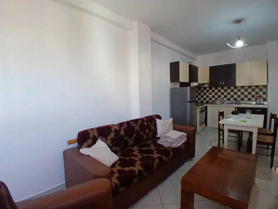 Tirane, jepet me qera apartament 2+1+Ballkon Kati 4, 90 m² 500 € (Perball Harry Fulls)