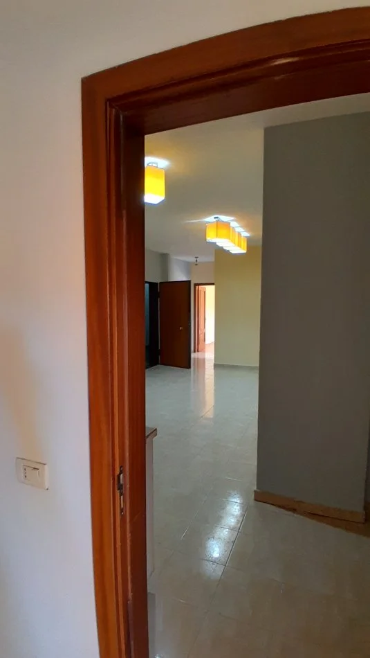 Tirane, jepet me qera apartament 2+1+Aneks+Ballkon Kati 7, 102 m² 400 € (Blv. Zhan Dark, pas Ministrise se Jashtme)
