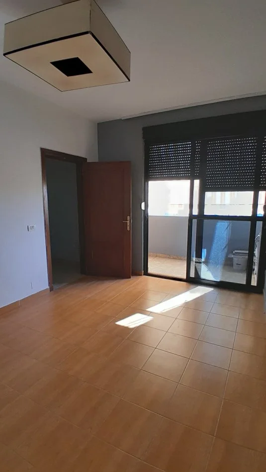 Tirane, jepet me qera apartament 2+1+Aneks+Ballkon Kati 7, 102 m² 400 € (Blv. Zhan Dark, pas Ministrise se Jashtme)