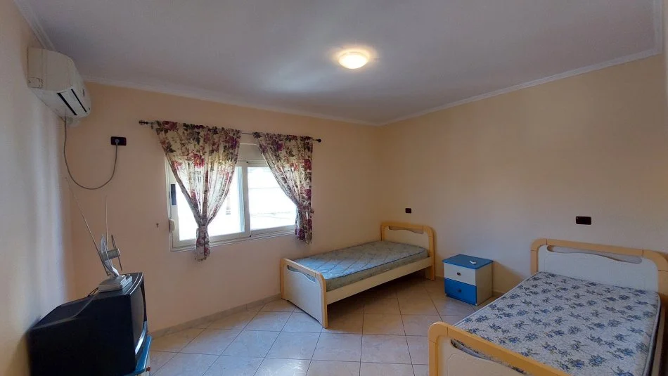 Vlore, jepet me qera apartament 2+1 Kati 3, 120 m² 350 € 