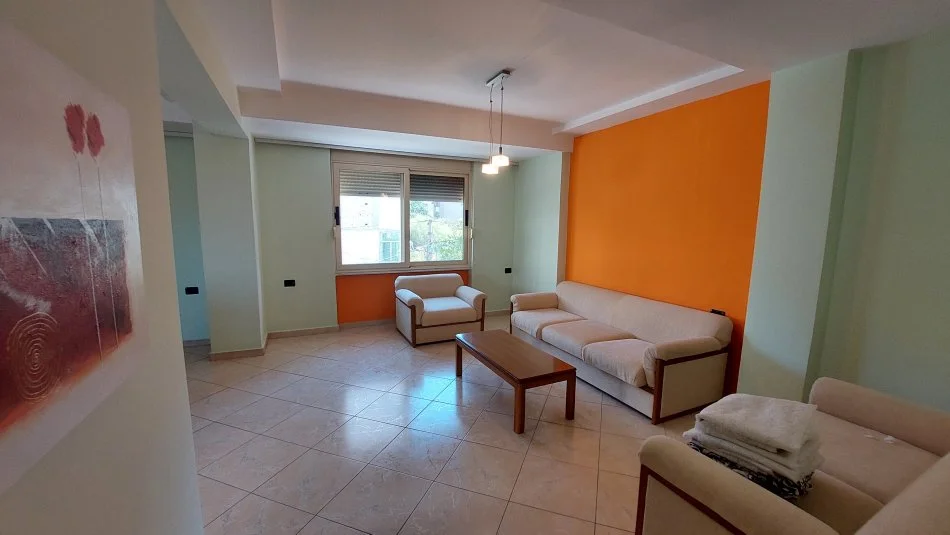 Vlore, jepet me qera apartament 2+1 Kati 3, 120 m² 350 € 