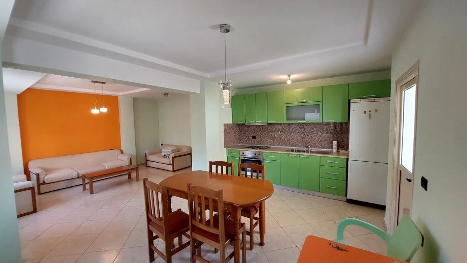Vlore, jepet me qera apartament 2+1 Kati 3, 120 m² 350 € 