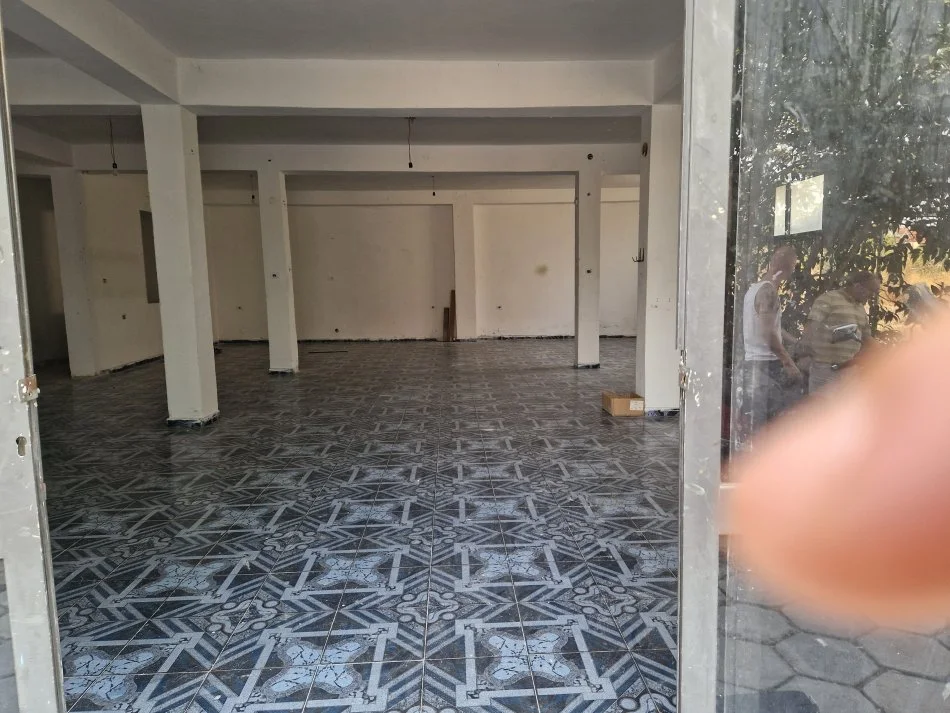 Tirane, jepet me qera ambjent biznesi Kati 0, 156 m² 450 €