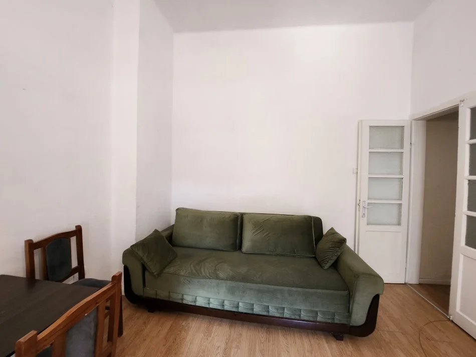 Tirane, jepet me qera apartament 2+1 Kati 3, 88 m² 600 € (Sheshi Wilson)