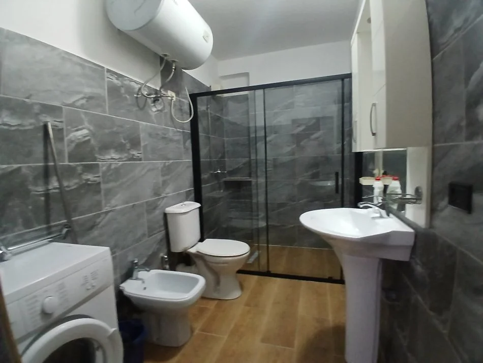 Tirane, jepet me qera apartament 2+1+Ballkon Kati 10, 120 m² 600 € (21 dhjetori)