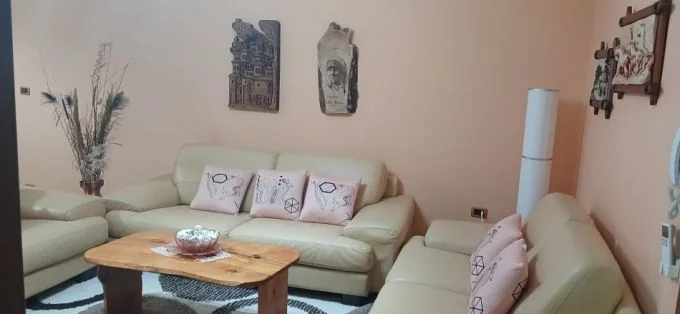 Tirane, jepet me qera apartament 2+1 Kati 1, 130 m² 400 € (Shkoze)