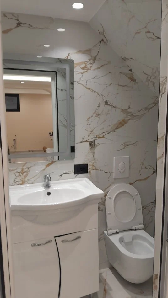 Tirane, jepet me qera apartament duplex 3+1 Kati 2, 120 m² 800 € (Prane Ambasades Amerikane dhe Universitetit Metropolitan)