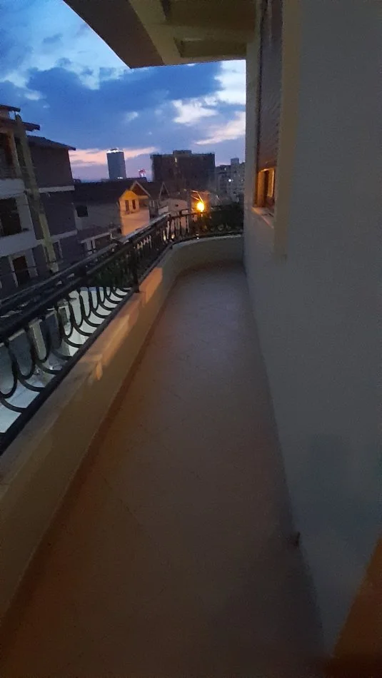 Tirane, jepet me qera garsonier , Kati 2, 35 m² 250 € (Qyteti studentit afer pallateve Grand)