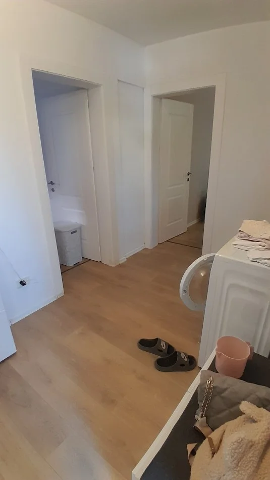 Tirane, jepet me qera apartament 1+1+Aneks+Ballkon Kati 1, 76 m², me PARKIM, 500 € (Rr. Ali Visha) QYTETI STUDENTI!