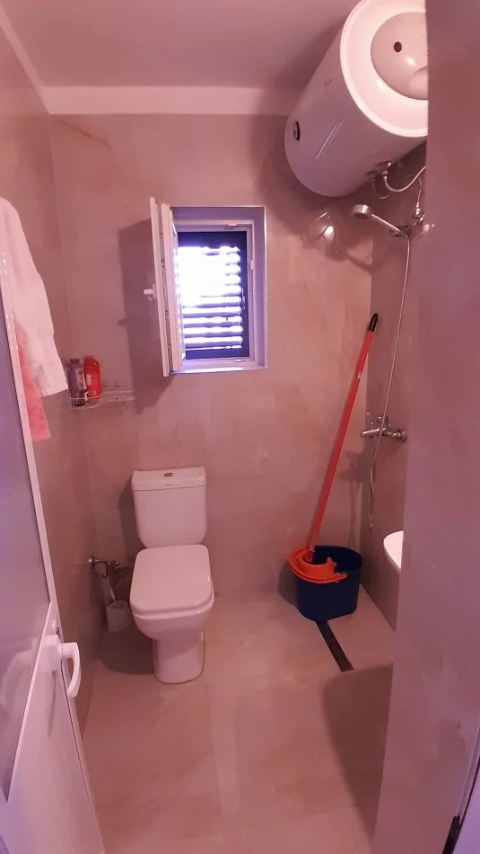 Tirane, jepet me qera apartament 1+1+Aneks+Ballkon Kati 1, 76 m², me PARKIM, 500 € (Rr. Ali Visha) QYTETI STUDENTI!