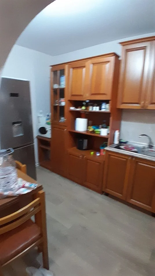 Tirane, jepet me qera apartament 1+1+Aneks+Ballkon Kati 1, 76 m², me PARKIM, 500 € (Rr. Ali Visha) QYTETI STUDENTI!