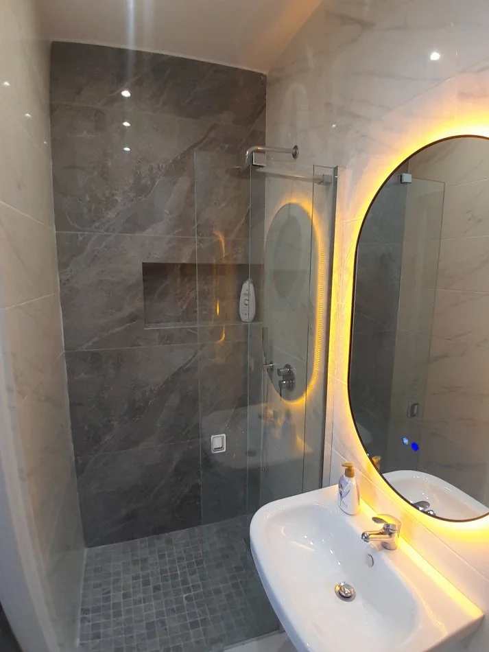 Tirane, jepet me qera apartament 1+1 Kati 8, 1 m² 30 € (Bulevardi bajram curri)
