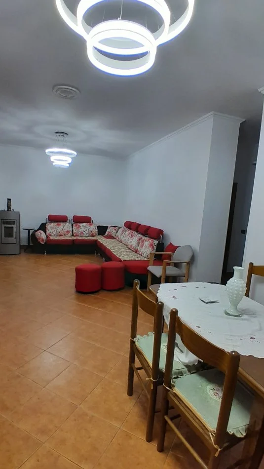Tirane, jepet me qera apartament 2+1+Aneks+Ballkon Kati 2, 98 m² 450 € (Rr. Violeta Manushi Kodra e priftit)