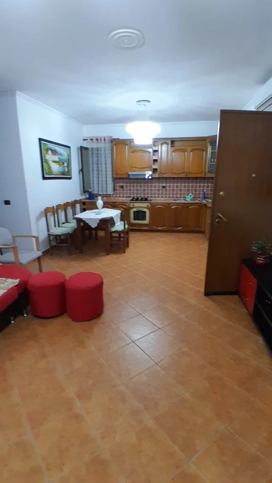 Tirane, jepet me qera apartament 2+1+Aneks+Ballkon Kati 2, 98 m² 450 € (Rr. Violeta Manushi Kodra e priftit)