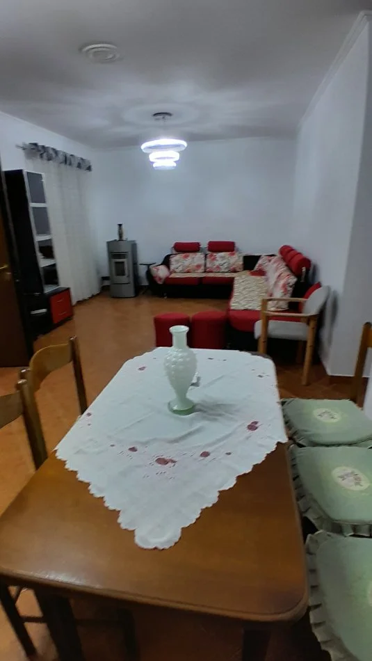 Tirane, jepet me qera apartament 2+1+Aneks+Ballkon Kati 2, 98 m² 450 € (Rr. Violeta Manushi Kodra e priftit)