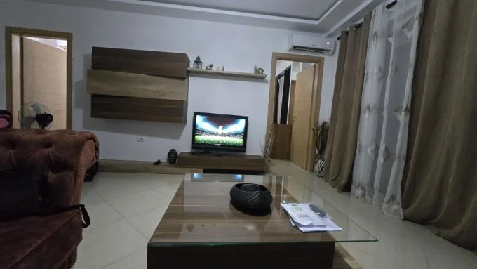Tirane, jepet me qera apartament 2+1 Kati 2, 60 m² 500 € (Rruga Bill Klinton)