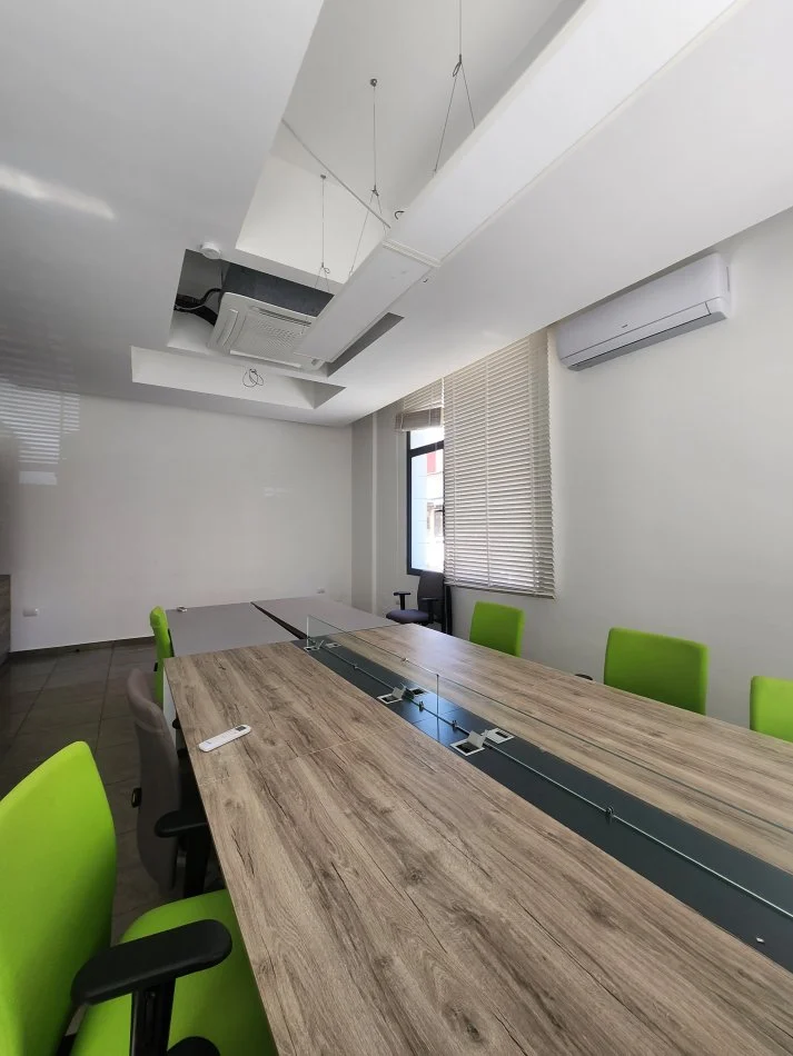 Tirane, jepet me qera apartament 2+1+Ballkon , (Medar Shtylla)