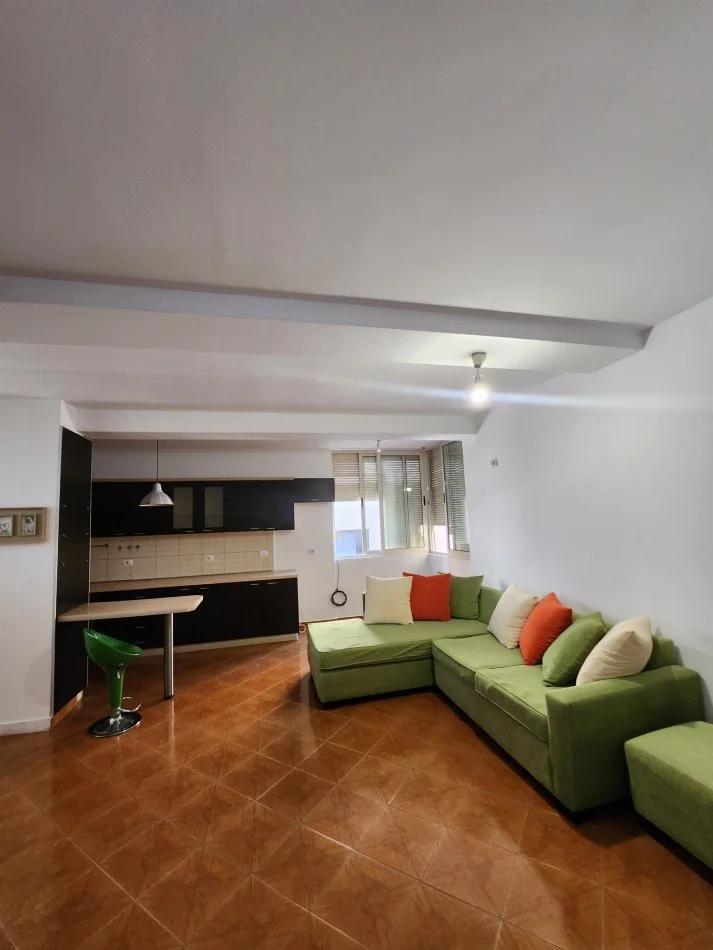 Tirane, jepet me qera apartament 1+1 Kati 1, 63 m² 430 € (Rruga Vorpsi)