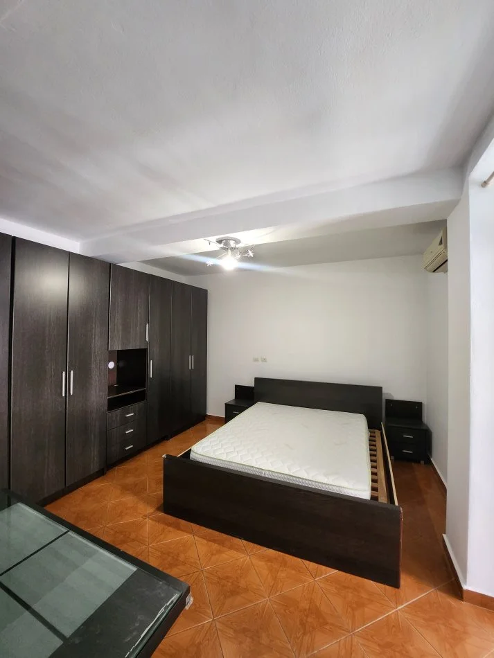 Tirane, jepet me qera apartament 1+1 Kati 1, 63 m² 430 € (Rruga Vorpsi)