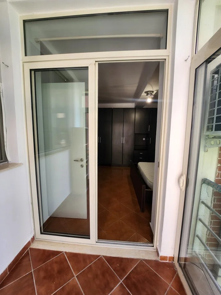 Tirane, jepet me qera apartament 1+1 Kati 1, 63 m² 430 € (Rruga Vorpsi)