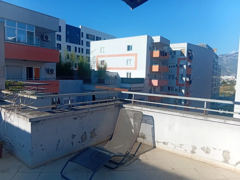 Tirane, jepet me qera apartament 1+1+Aneks+Ballkon Kati 8, 60 m² 450 € (Jordan Misja Blv Ri)