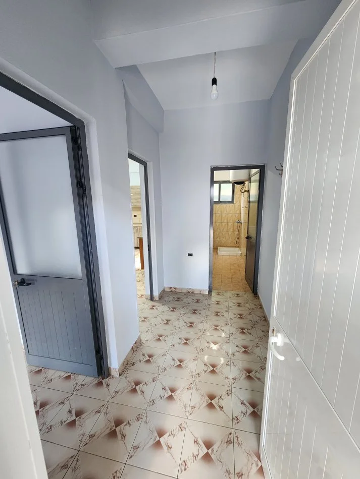 Tirane, jepet me qera 1+1+Ballkon Kati 1, 230 € (Rruga Azem Galica)