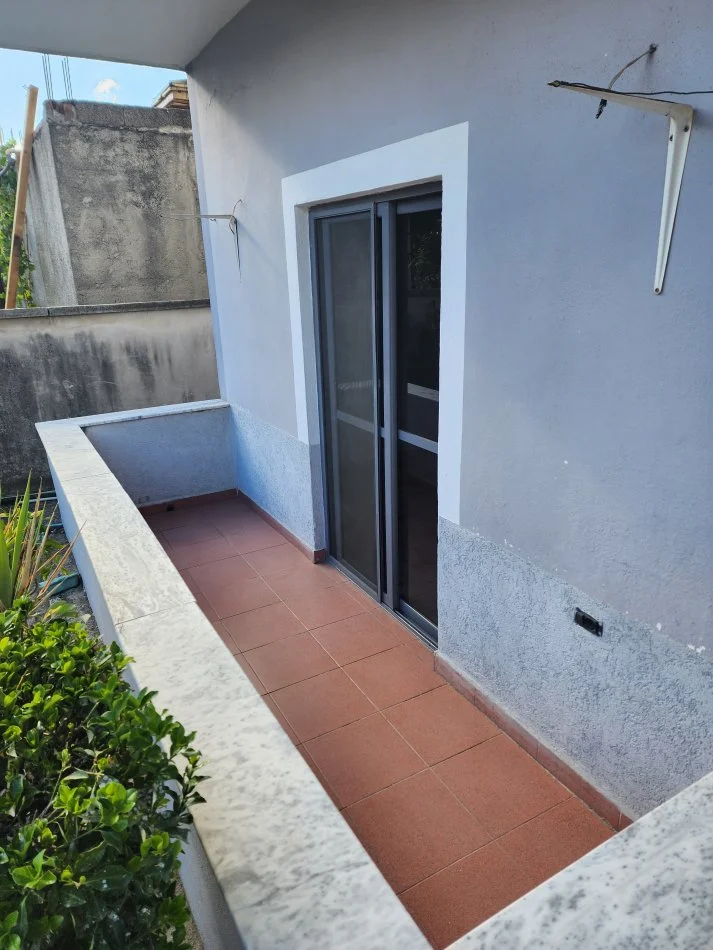 Tirane, jepet me qera 1+1+Ballkon Kati 1, 230 € (Rruga Azem Galica)