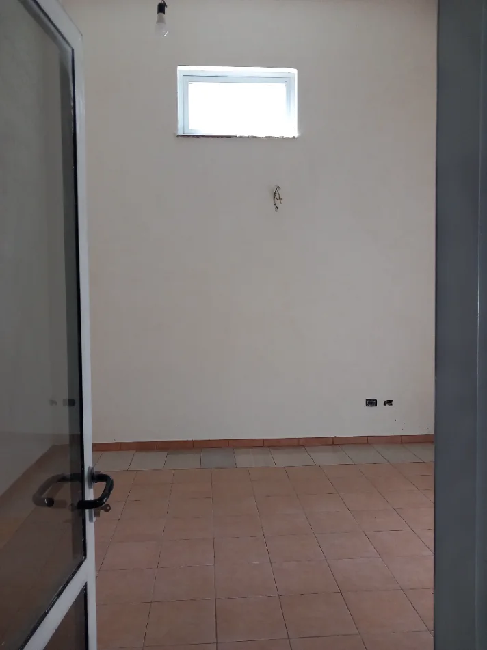 Fier, jepet me qera zyre Kati 0, 