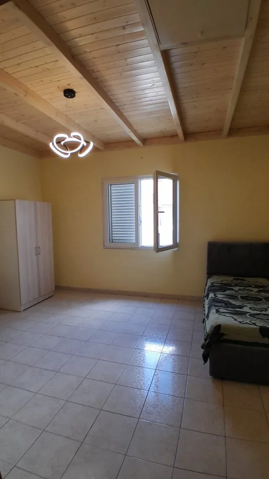 Tirane, jepet me qera apartament 4+1+Aneks+Ballkon Kati 4, 163 m² 600 € (Rezidenca Amerikane, Rr. Vellezerit Kondi)