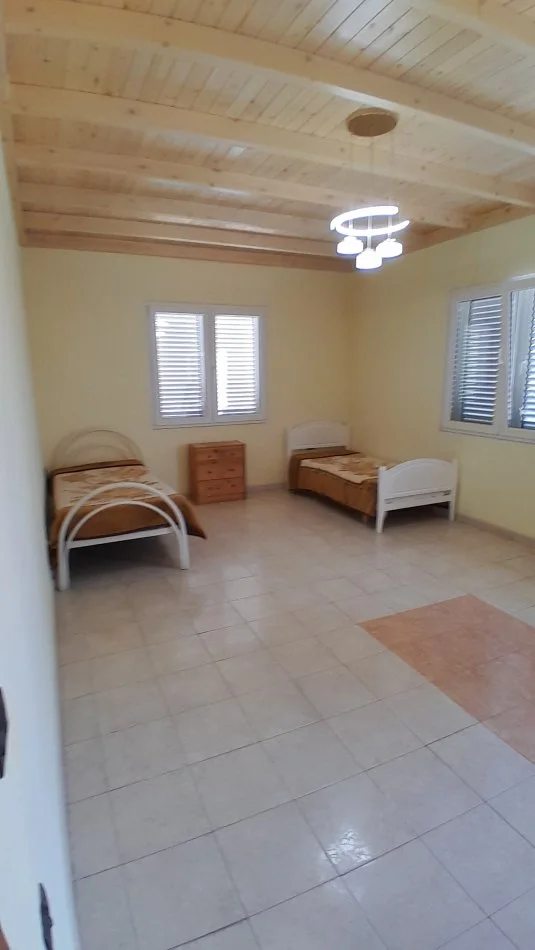 Tirane, jepet me qera apartament 4+1+Aneks+Ballkon Kati 4, 163 m² 600 € (Rezidenca Amerikane, Rr. Vellezerit Kondi)