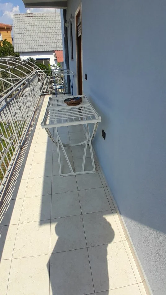 Tirane, jepet me qera apartament 4+1+Aneks+Ballkon Kati 4, 163 m² 600 € (Rezidenca Amerikane, Rr. Vellezerit Kondi)