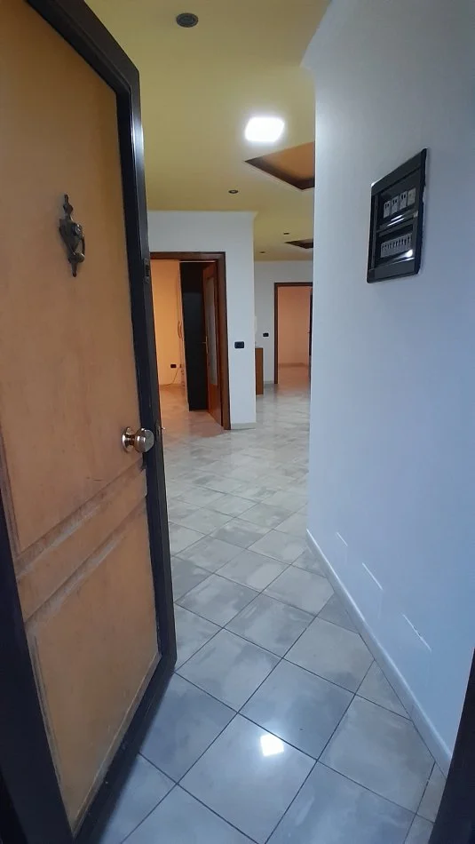 Tirane, jepet me qera apartament 3+1+Aneks+Ballkon Kati 2, 170 m²  550 € (Shkolla Bashkim Fino, Qyteti Studenti)