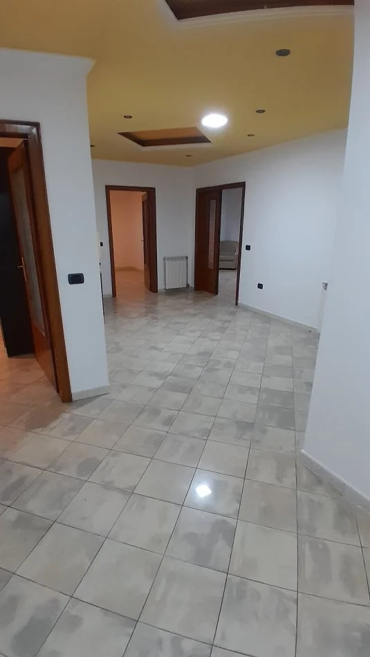 Tirane, jepet me qera apartament 3+1+Aneks+Ballkon Kati 2, 170 m²  550 € (Shkolla Bashkim Fino, Qyteti Studenti)