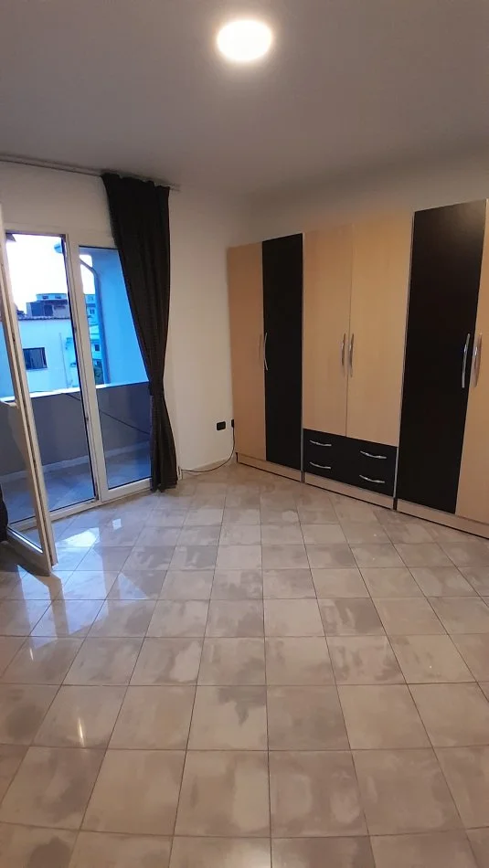 Tirane, jepet me qera apartament 3+1+Aneks+Ballkon Kati 2, 170 m²  550 € (Shkolla Bashkim Fino, Qyteti Studenti)