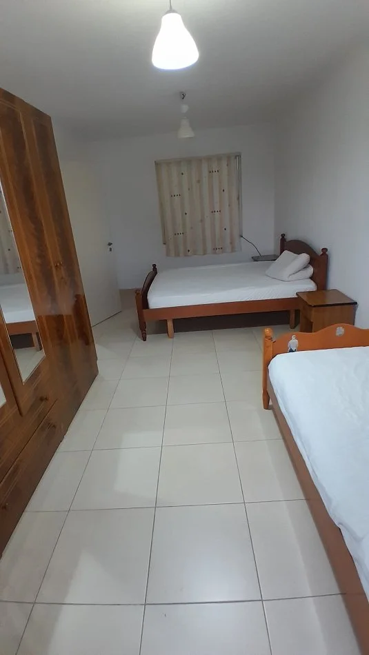 Tirane, jepet me qera apartament 1+1+Ballkon Kati 5, 69 m² 420 € (3 minuta nga KUPOLA Laprake)