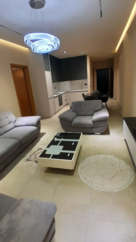 Tirane, jepet me qera apartament 1+1+Aneks+Ballkon Kati 7, 78 m² 500 € (Yzberisht, Bulevardi!)