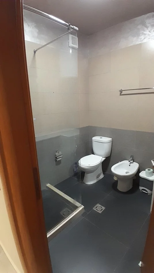 Tirane, jepet me qera apartament 1+1+Aneks+Ballkon Kati 7, 78 m² 500 € (Yzberisht, Bulevardi!)