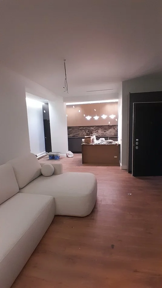 Tirane, jepet me qera apartament 1+1+Aneks+VERANDE supper,  Kati 8, 83 m² 630 € (Yzberisht, prane Bulevardit)