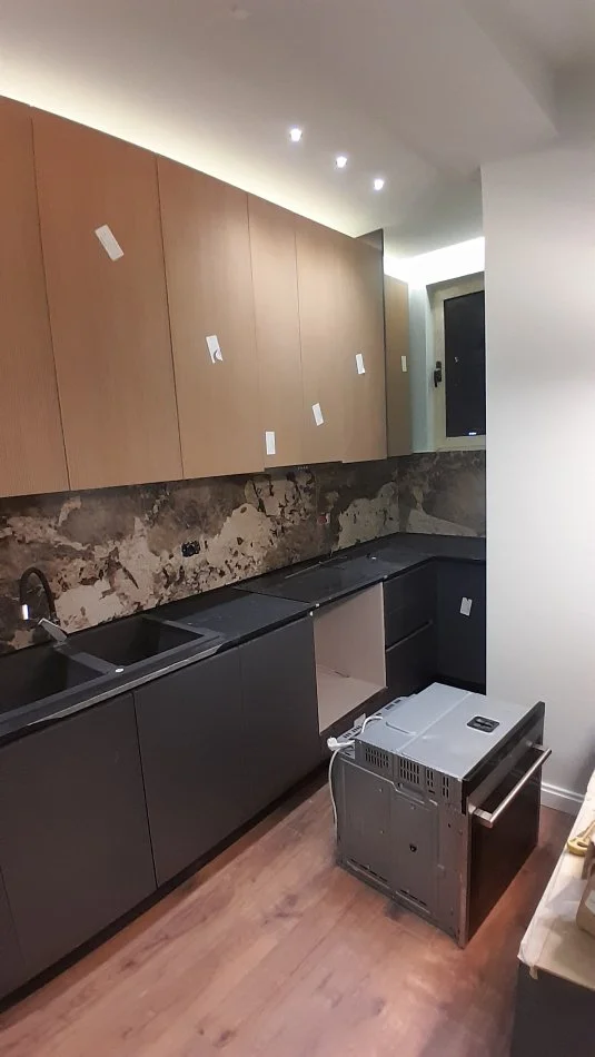 Tirane, jepet me qera apartament 1+1+Aneks+VERANDE supper,  Kati 8, 83 m² 630 € (Yzberisht, prane Bulevardit)