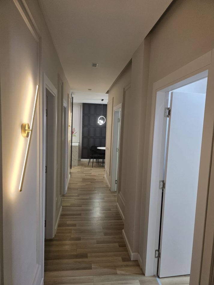 Tirane, jap me qera apartament 2+1+Ballkon Kati 7, 117 m² 1.000 € (Oasis Rezidence ,Unaza e Re)