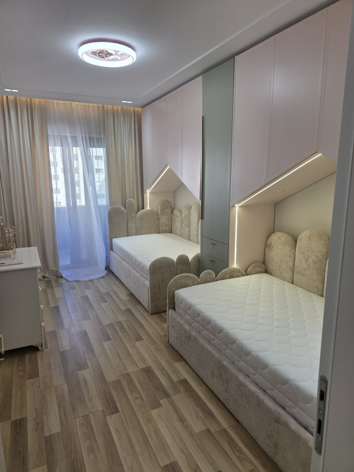 Tirane, jap me qera apartament 2+1+Ballkon Kati 7, 117 m² 1.000 € (Oasis Rezidence ,Unaza e Re)