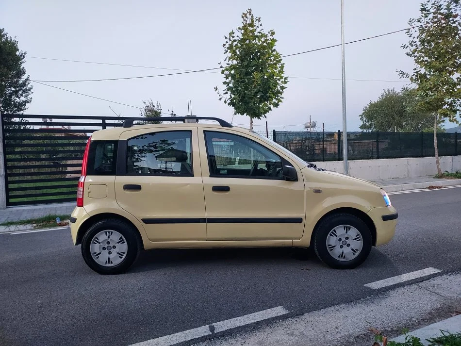 Vlore, shes makine Fiat Panda Automat 2009 1.2 Ben,in/Gas(Fabrike) Benzin+Gaz, e verdhë automatik Kondicioner 162.056 km 4.200 €