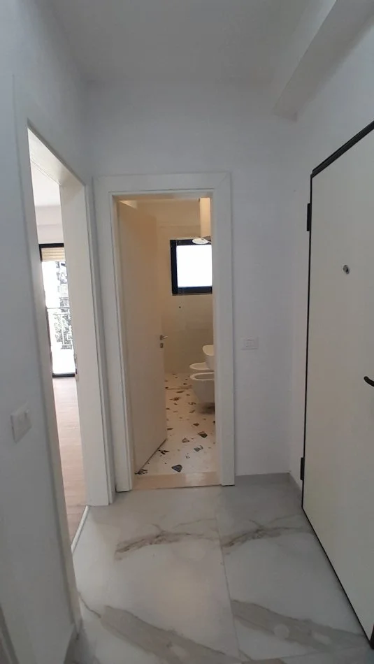 Tirane, jepet me qera apartament 1+1+Ballkon Kati 3, 69 m² 400 € (Shkolla Baletit prane BKT)