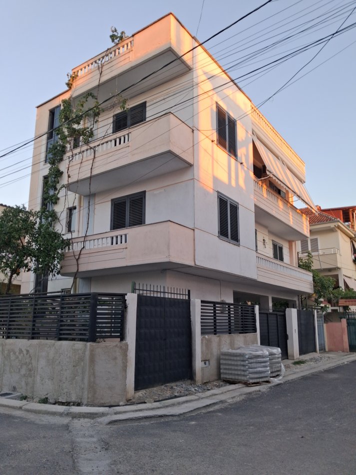 Tirane, jepet me qera Vile 3+1+Ballkon Kati 2, 120 m² 450 € (Rruga Njazi Meka afer shkolles te bashkuar)