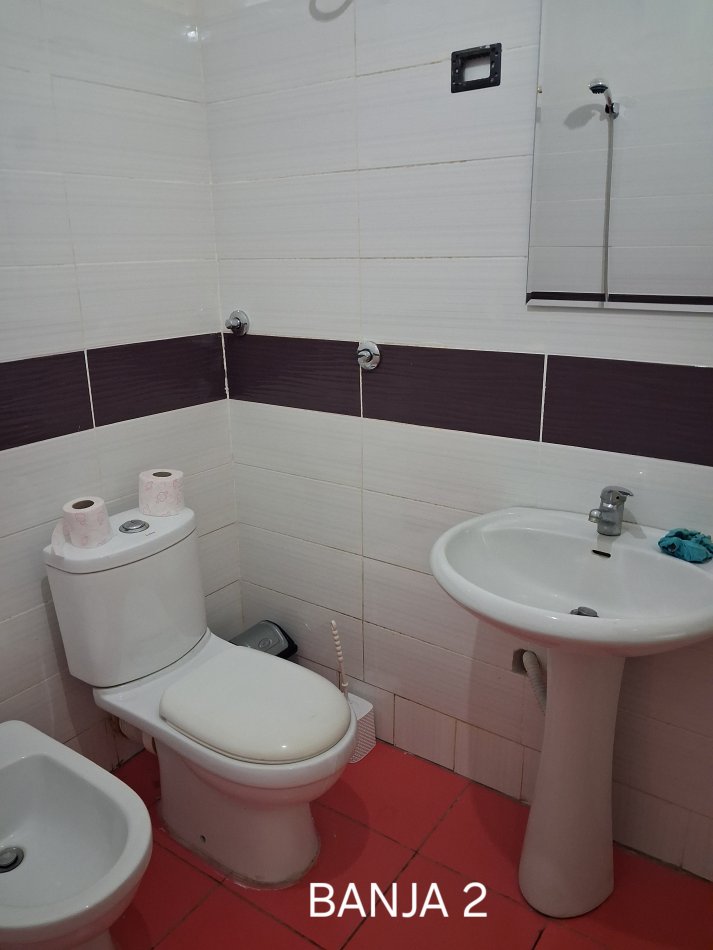 Tirane, jepet me qera Vile 3+1+Ballkon Kati 2, 120 m² 450 € (Rruga Njazi Meka afer shkolles te bashkuar)