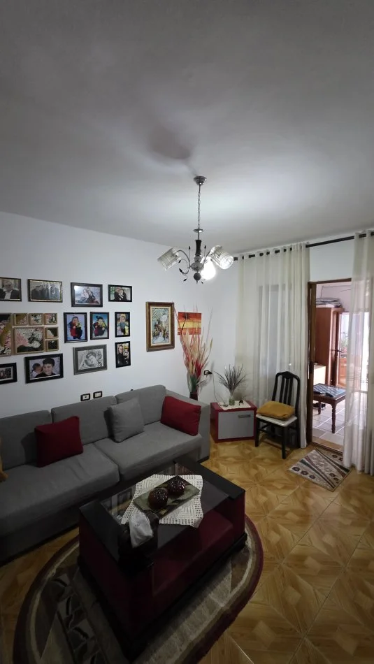 Lushnje, shitet apartament 2+1+Aneks Kati 0, 105 m² 